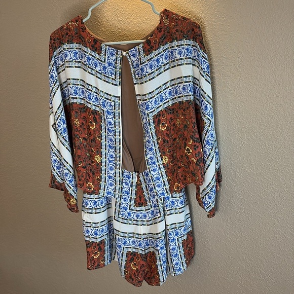 Revolve Line and Dot Women's Floral Split Back Tasha Kimono Romper/Size Small - Picture 7 of 13